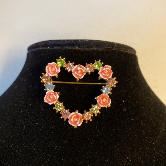 Avon Heart Brooch Resin and Rhinestones - Picture 3 of 5